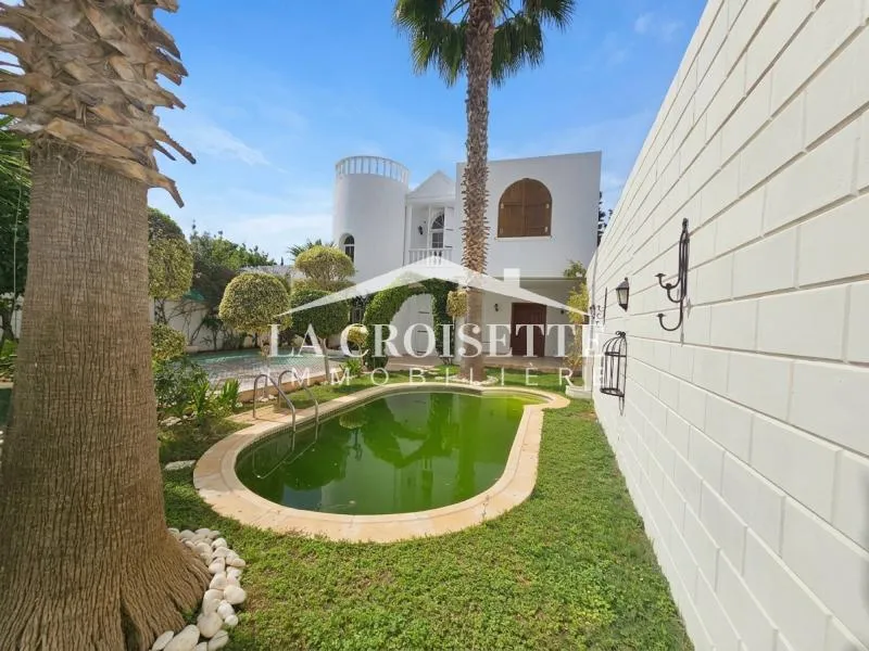 Villa S+4 avec piscine à La Soukra MVL0765