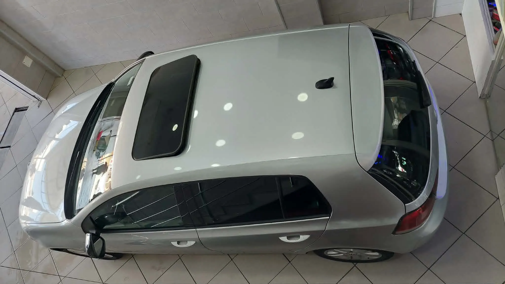 Volkswagen Golf 6 - 1.2 – Toit ouvrant – Très bien équipée - Tel 98479647