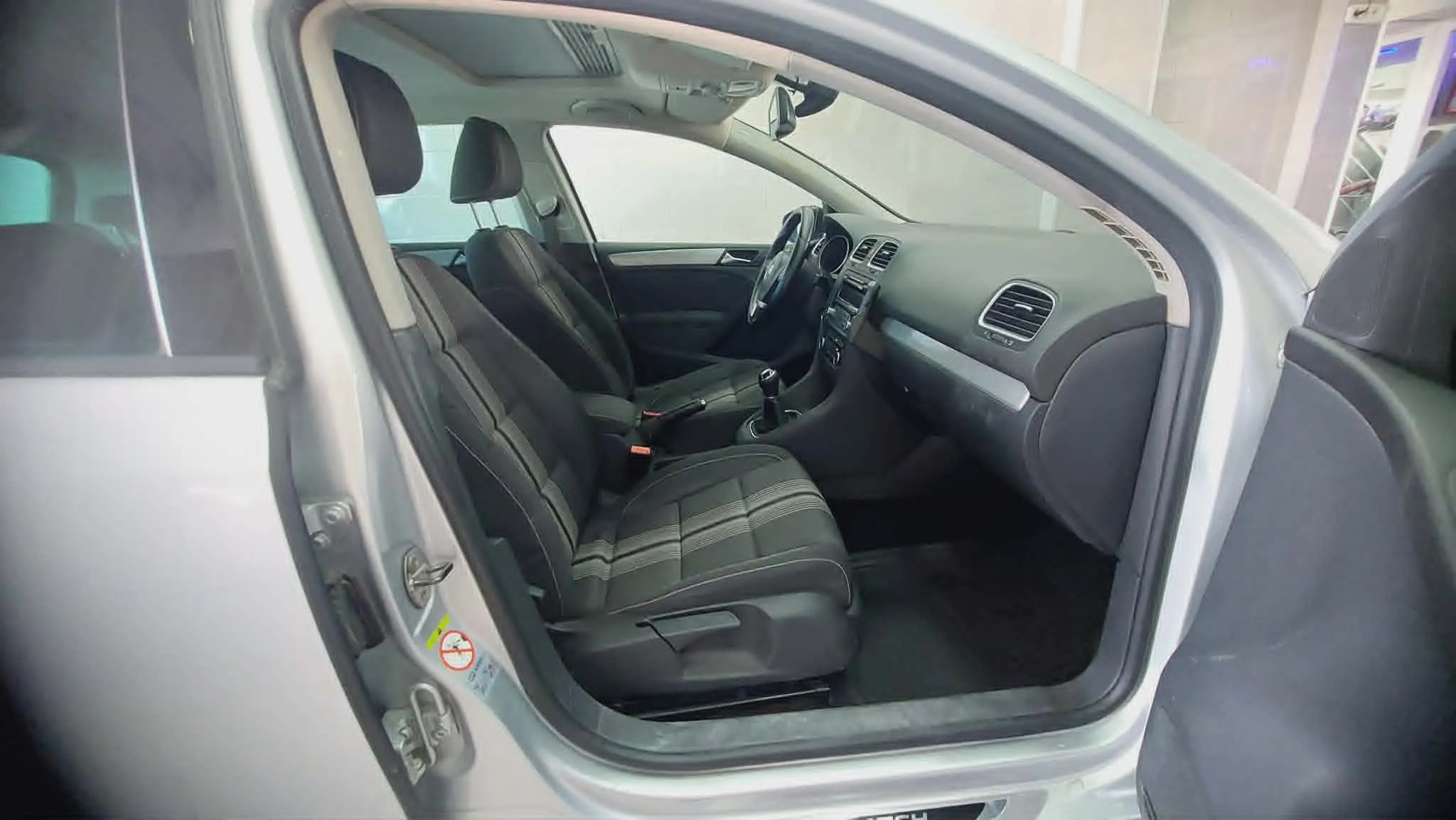 Volkswagen Golf 6 - 1.2 – Toit ouvrant – Très bien équipée - Tel 98479647