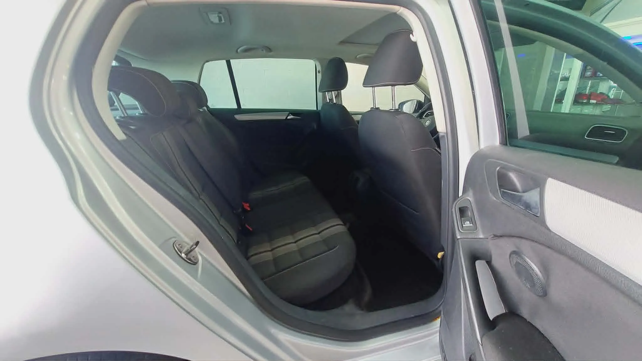 Volkswagen Golf 6 - 1.2 – Toit ouvrant – Très bien équipée - Tel 98479647