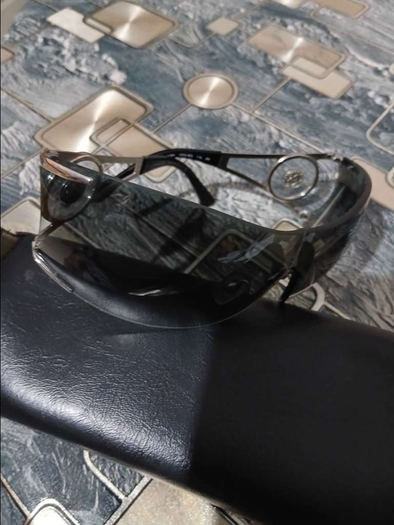 Lunette versace hommes et femmes original tout neuf  téléphone ☎️ 53335227