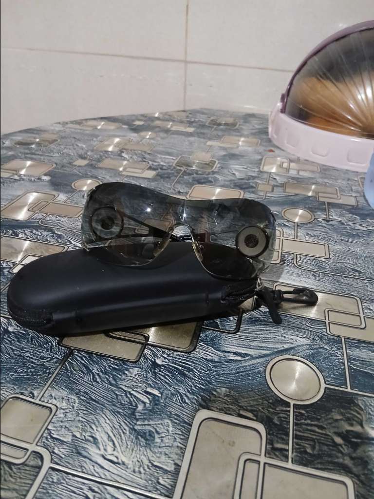 Lunette versace hommes et femmes original tout neuf  téléphone ☎️ 53335227