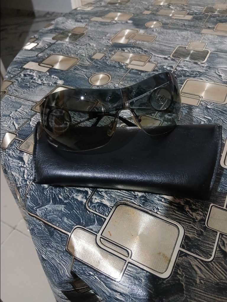 Lunette versace hommes et femmes original tout neuf  téléphone ☎️ 53335227