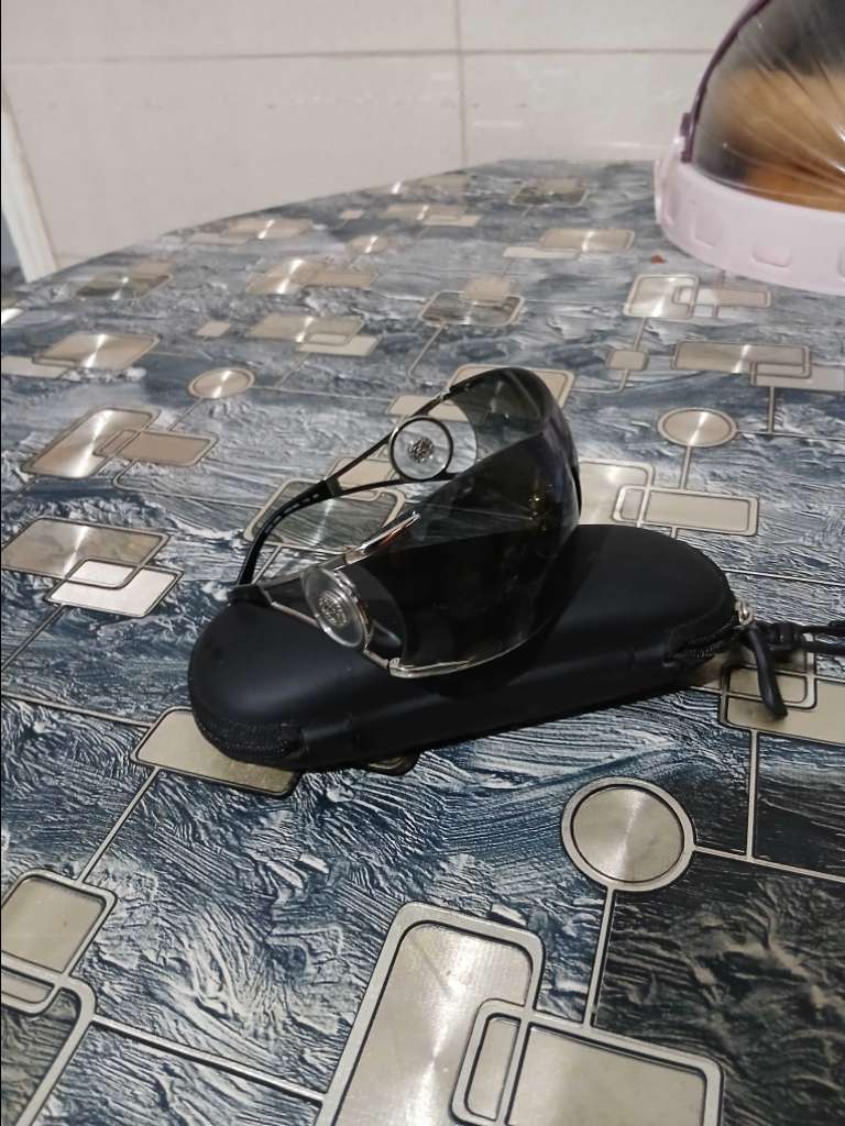 Lunette versace hommes et femmes original tout neuf  téléphone ☎️ 53335227