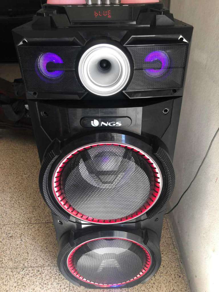 Enceinte Bluetooth usb aux radio tres puissante marque NGS