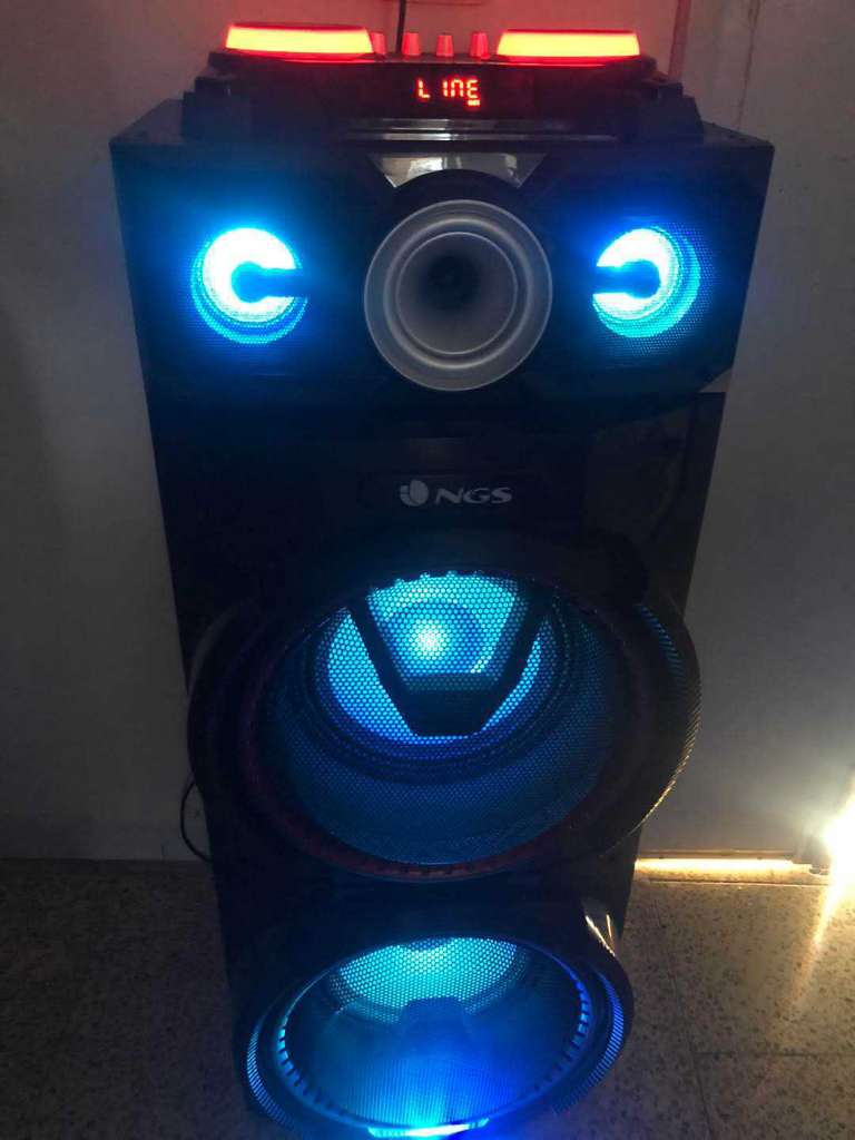 Enceinte Bluetooth usb aux radio tres puissante marque NGS