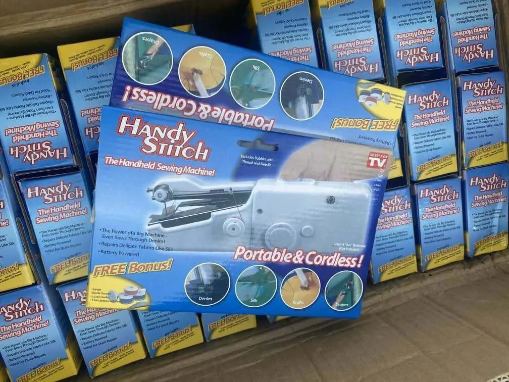 Machine coudre à main gros et détails Prix 20 €  Prix : 18 dt seulement