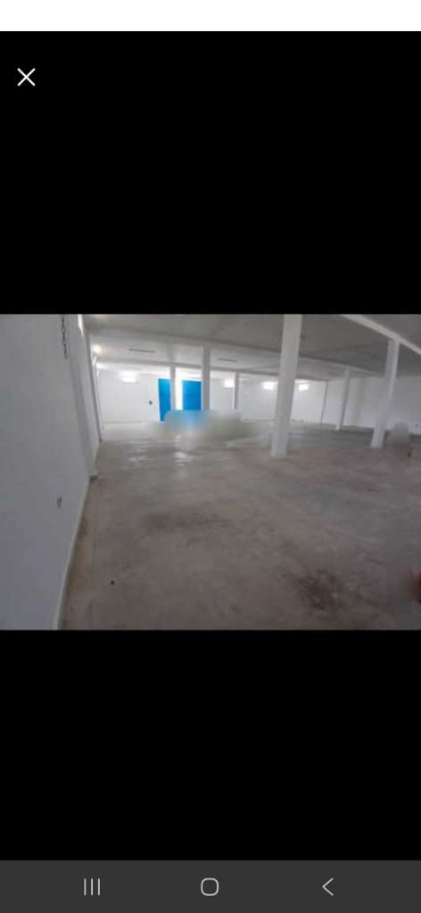 A louer local situé a akouda  superficie 450m²