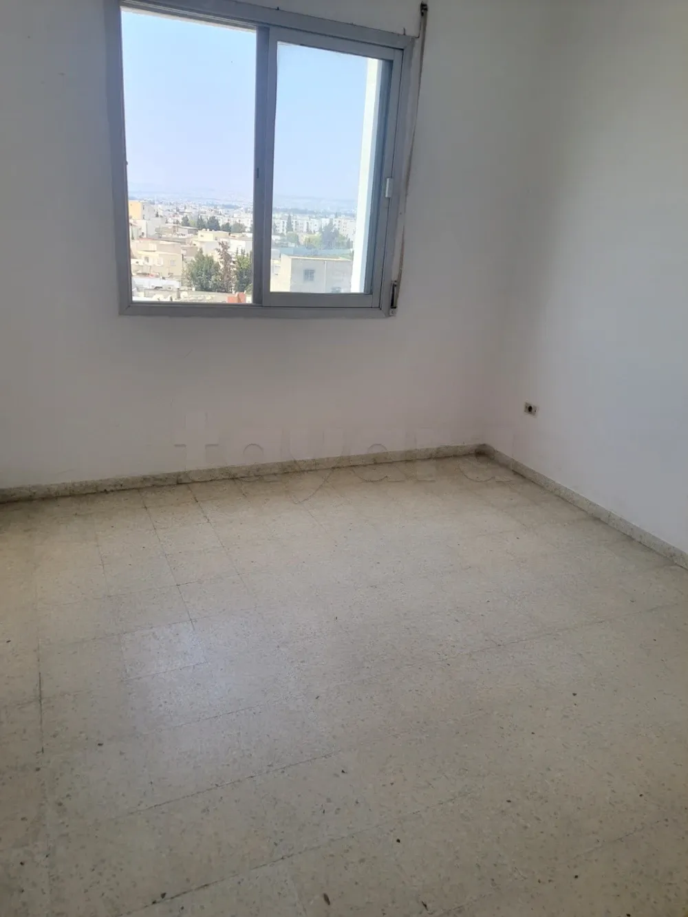 appartement s+1 3éme étage situé à Manar 1