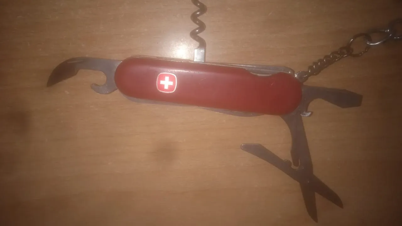 VICTORINOX COUTEAU SUISSE CAMPER ROUGE