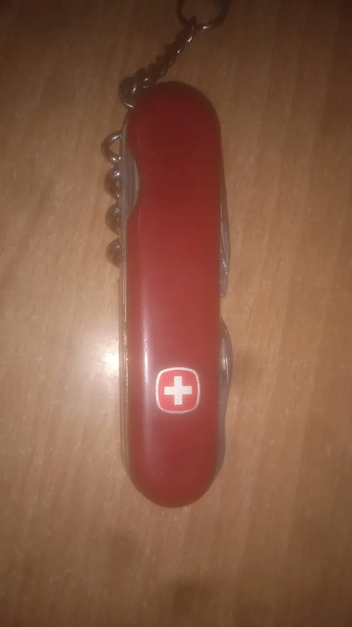 VICTORINOX COUTEAU SUISSE CAMPER ROUGE