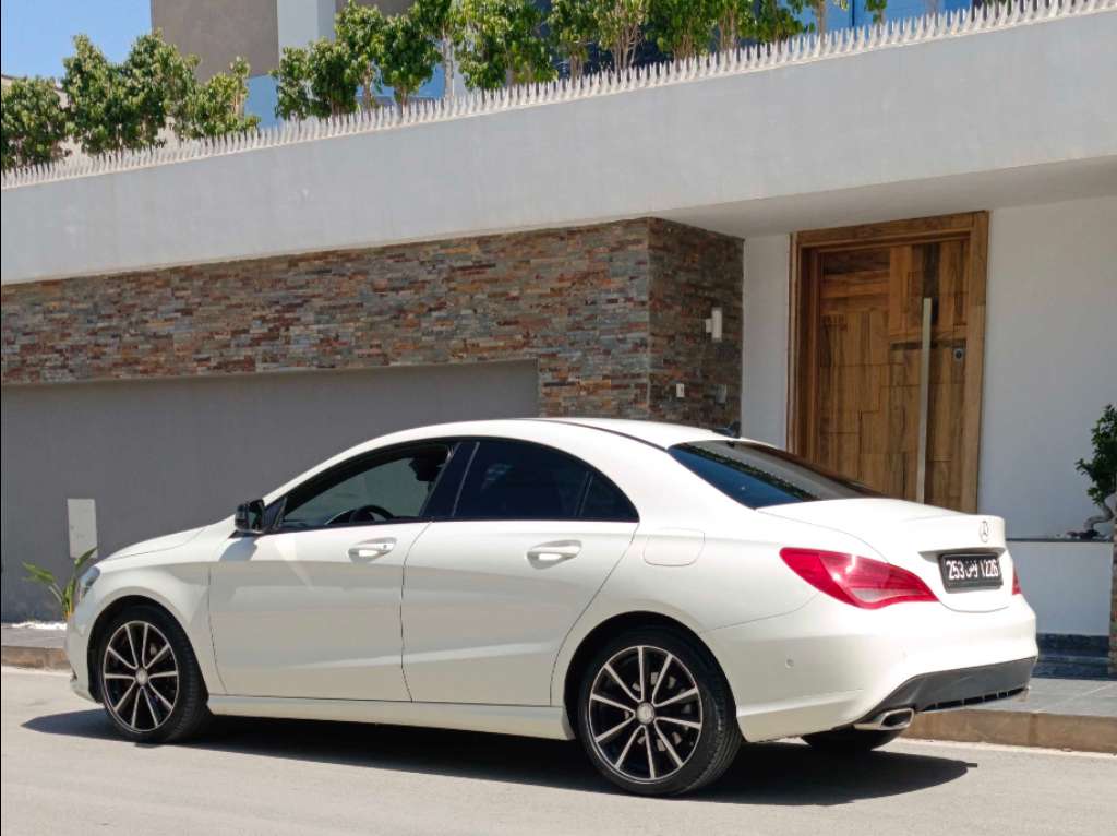 đ mercedes CLA 180 // pack night