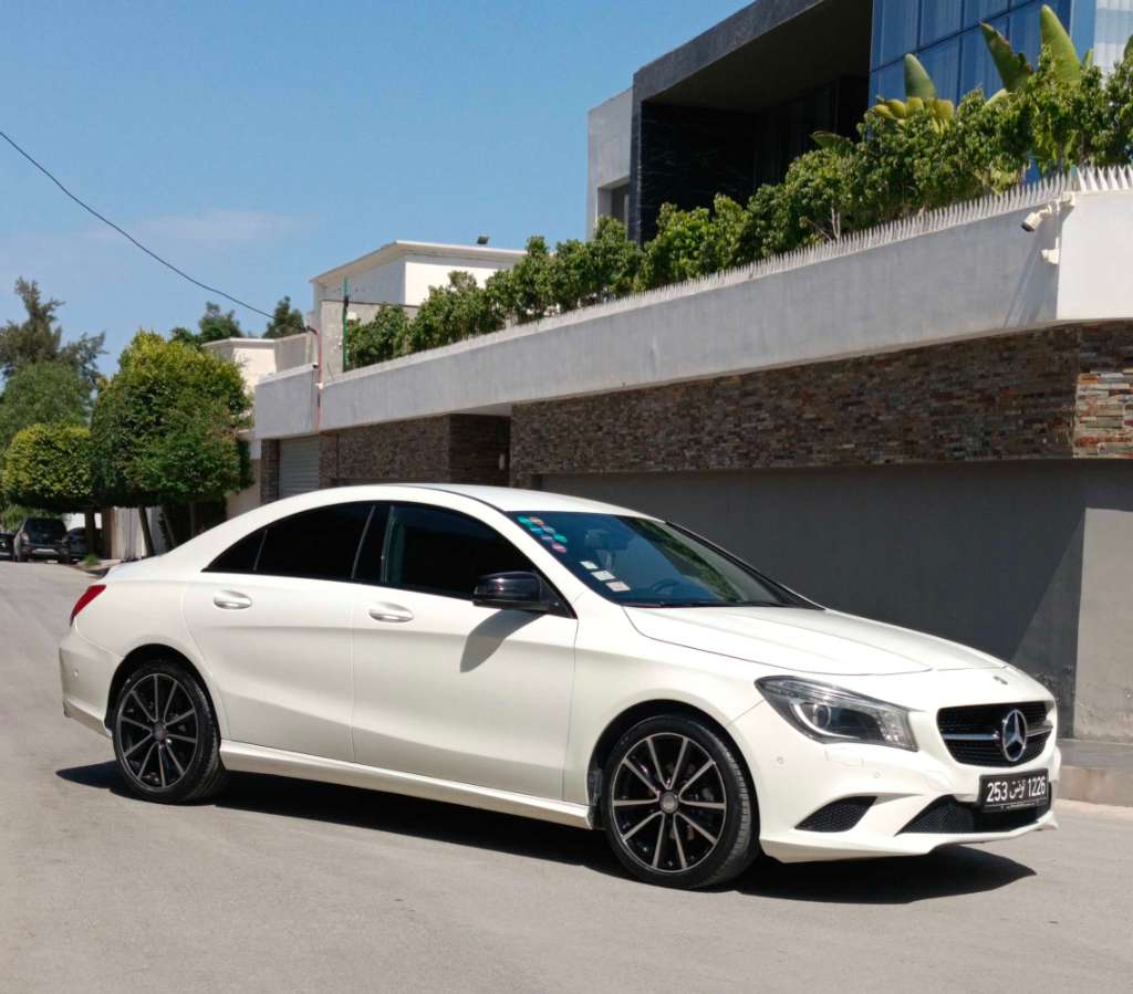 đ mercedes CLA 180 // pack night