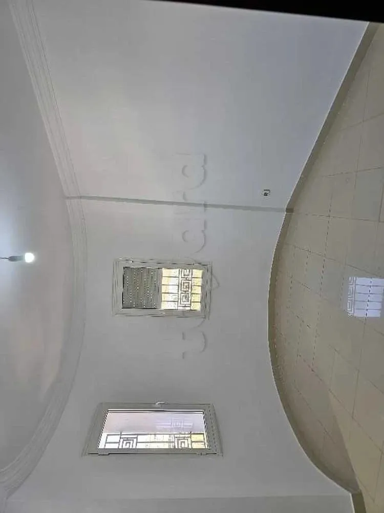 un étage d'une villa s+2 au 2éme étage a louer situé a Manzah 9C Prés de Gloulou