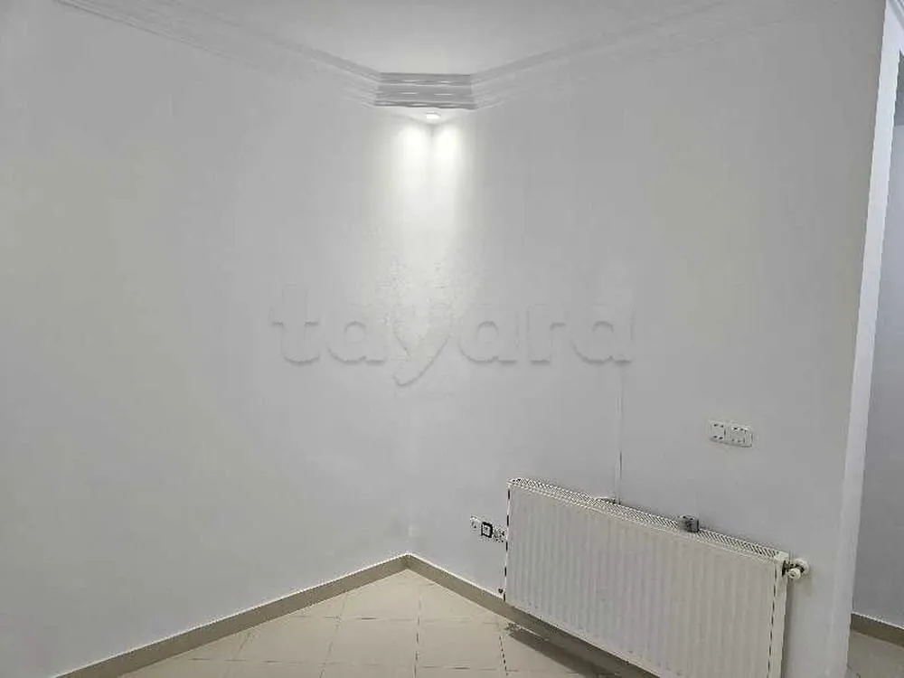 un étage d'une villa s+2 au 2éme étage a louer situé a Manzah 9C Prés de Gloulou