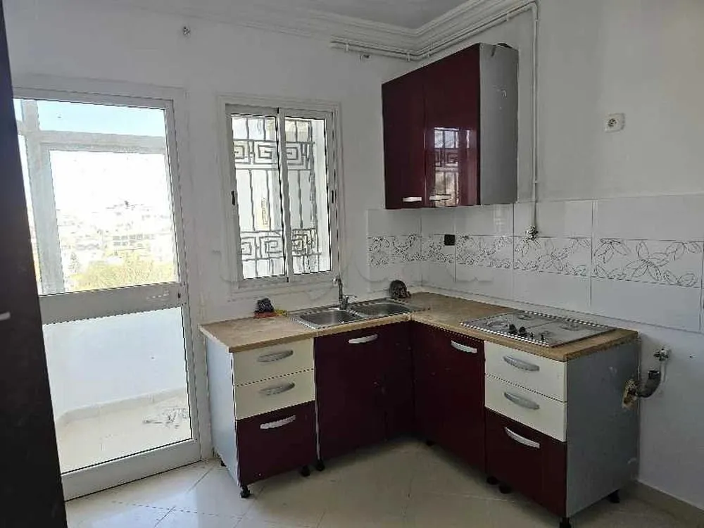 un étage d'une villa s+2 au 2éme étage a louer situé a Manzah 9C Prés de Gloulou