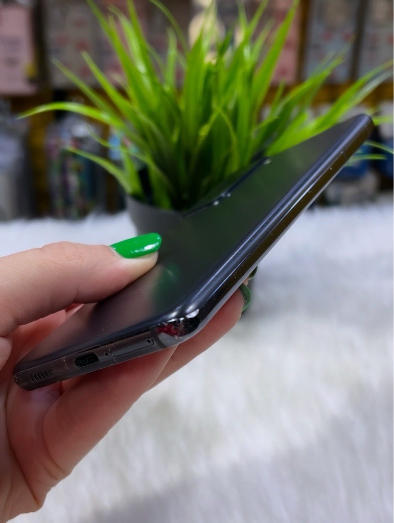 Samsung S21 (8Gb/128Gb) + chargeur بلاش