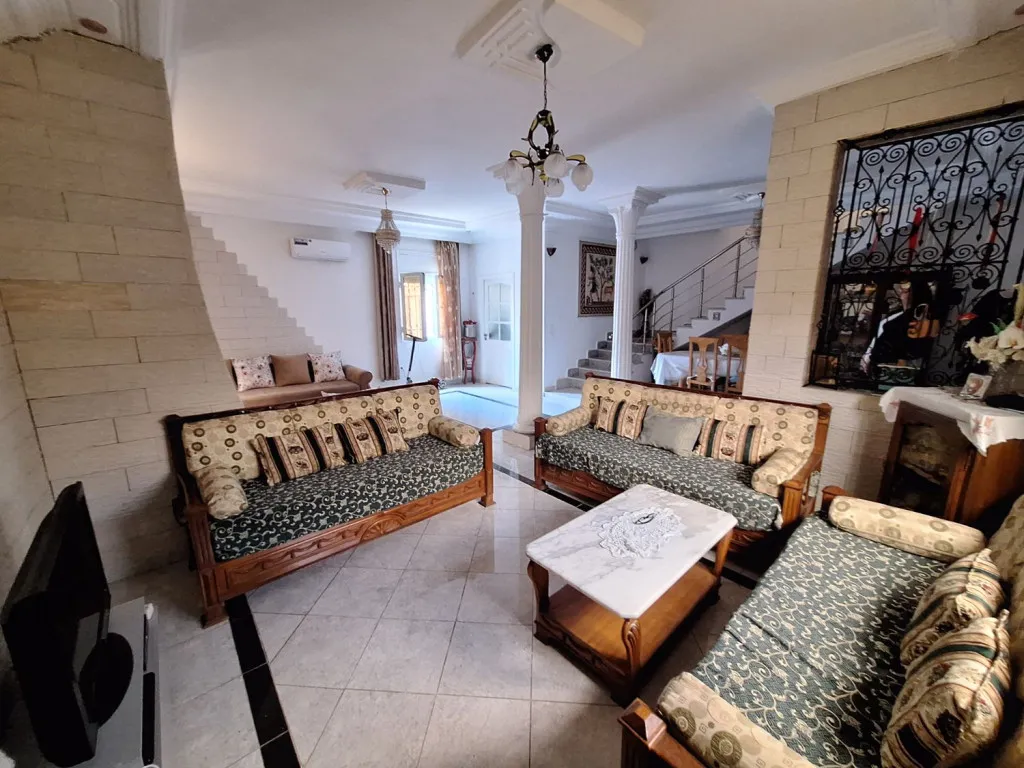 Duplex spacieux et moderne à Borj Cédria avec 3 niveaux et entrée indépendante