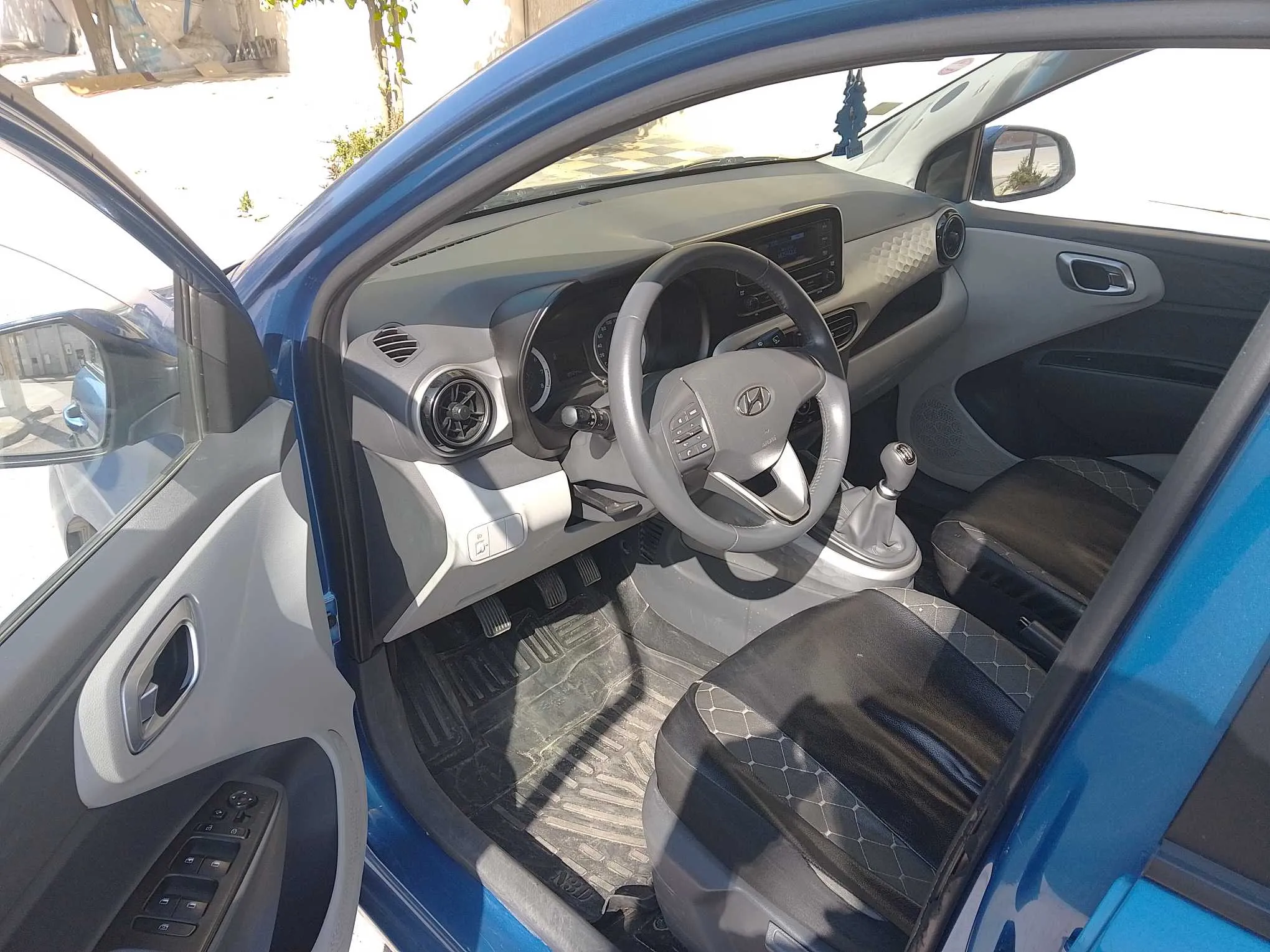 hyundai grand i10 populaire très propre.tel:56177695