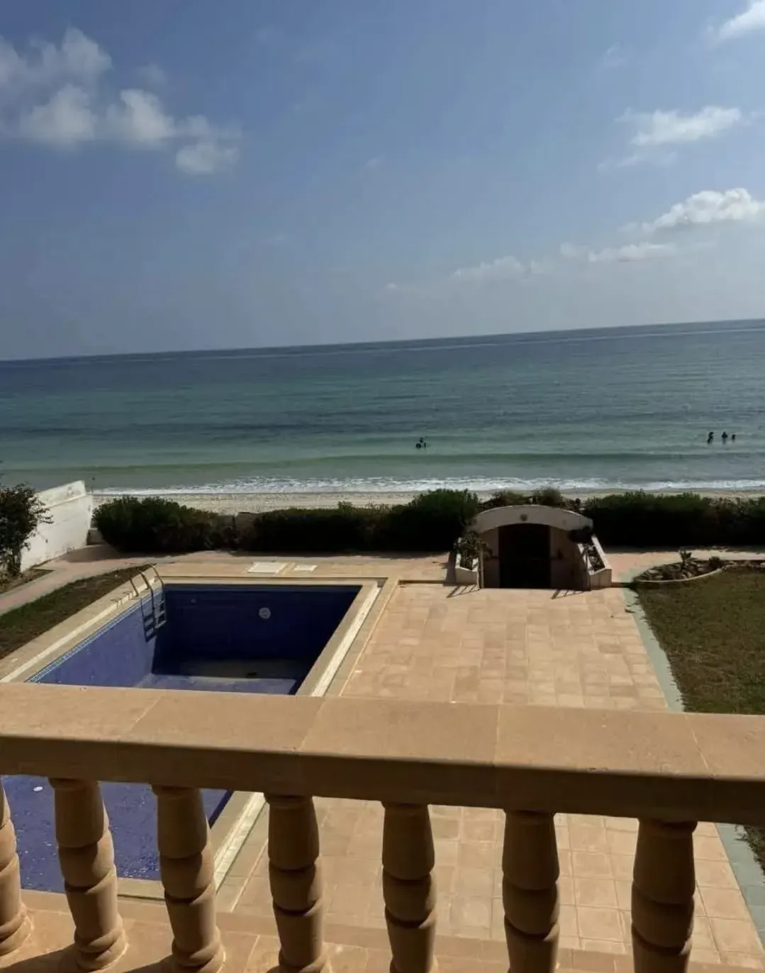 Une magnifique villa style américaine pied dans l’eau , à chatt mariam sousse.