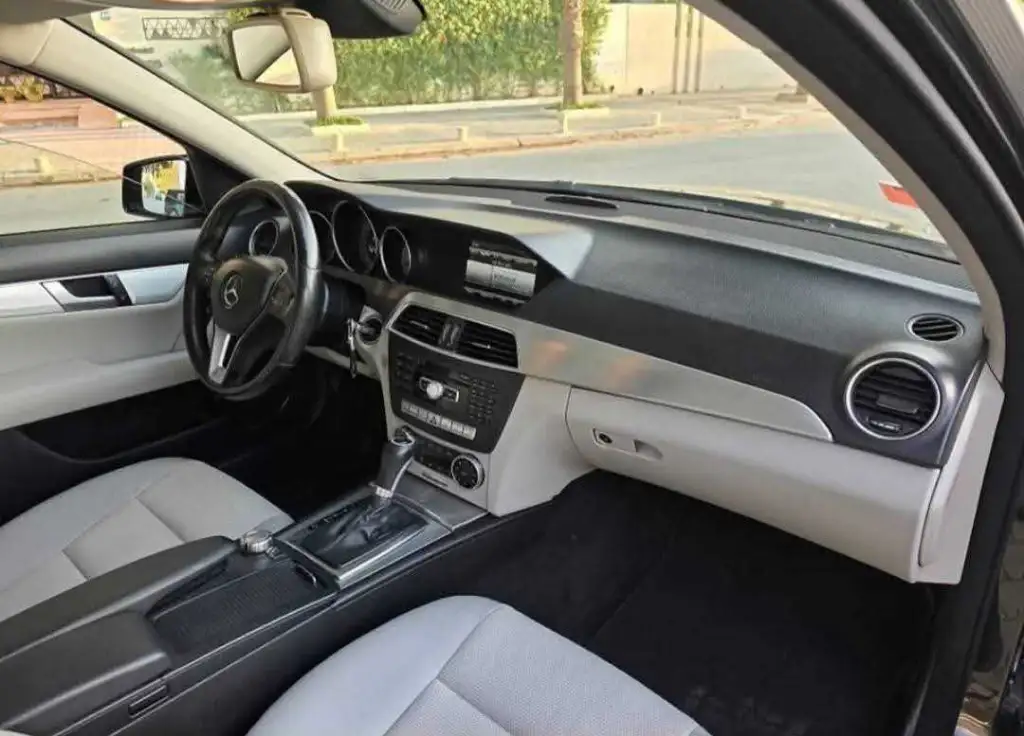 💥  Mercedes-Benz C180 2013  Essence 💥
            
    ⛔️ on accepte l échange des voitures