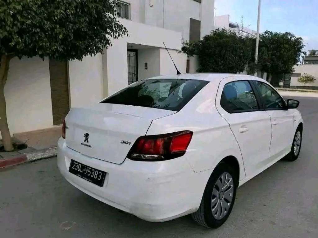 PEUGEOT 301 ACCESS PREMIÈRE MAIN EN EXCELLENT ÉTAT 