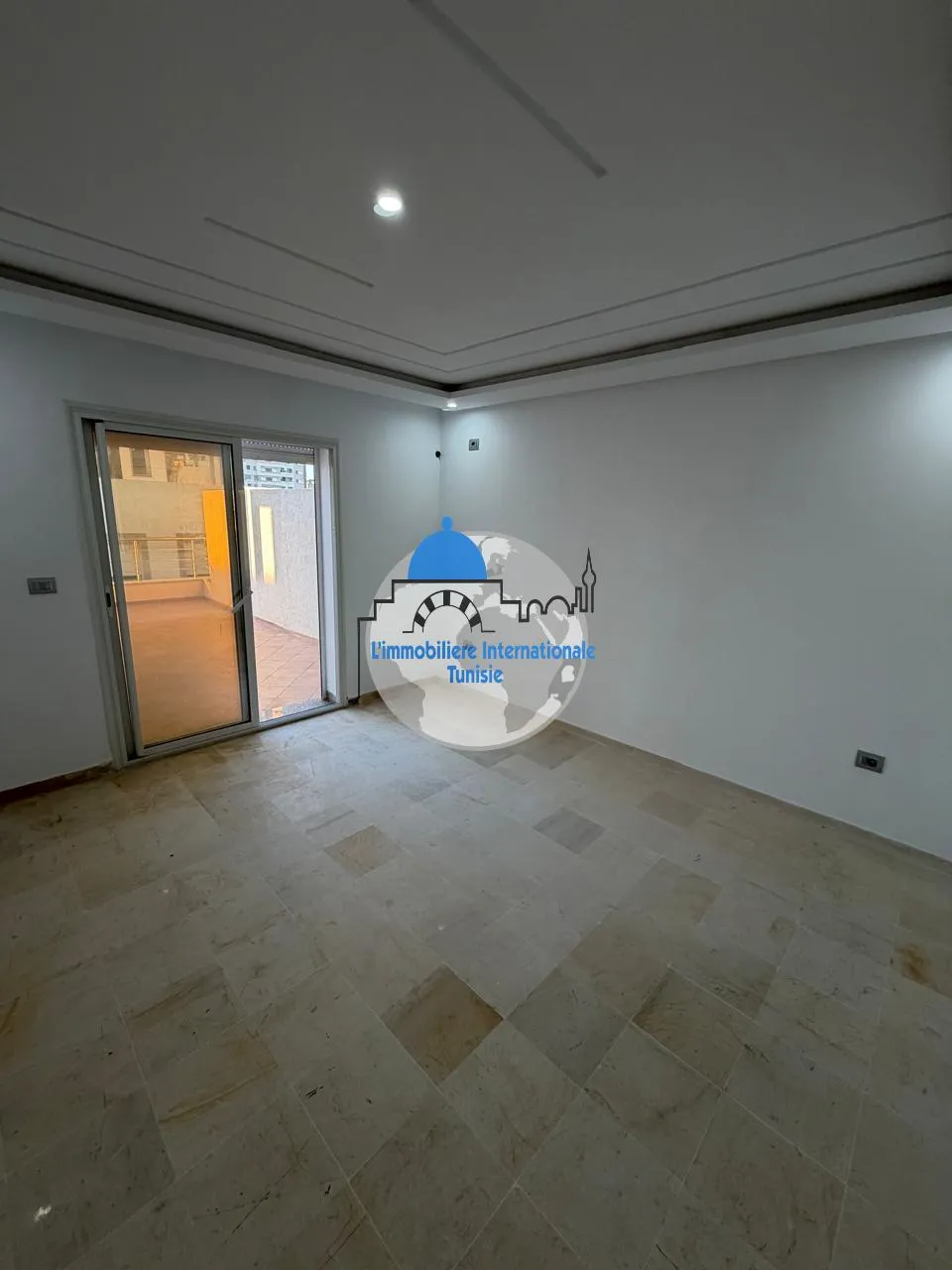 Appartement S+2 avec grande terrasse à louer à Sahloul 4