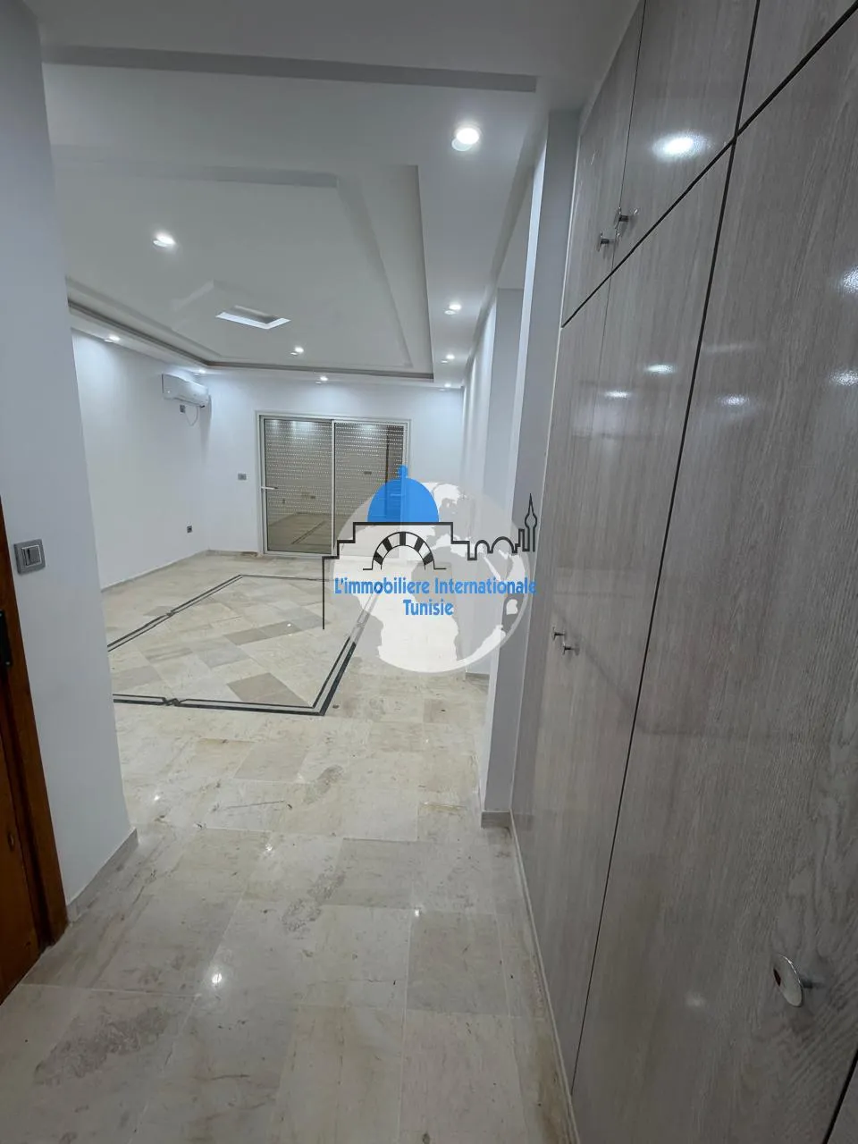 Appartement S+2 avec grande terrasse à louer à Sahloul 4