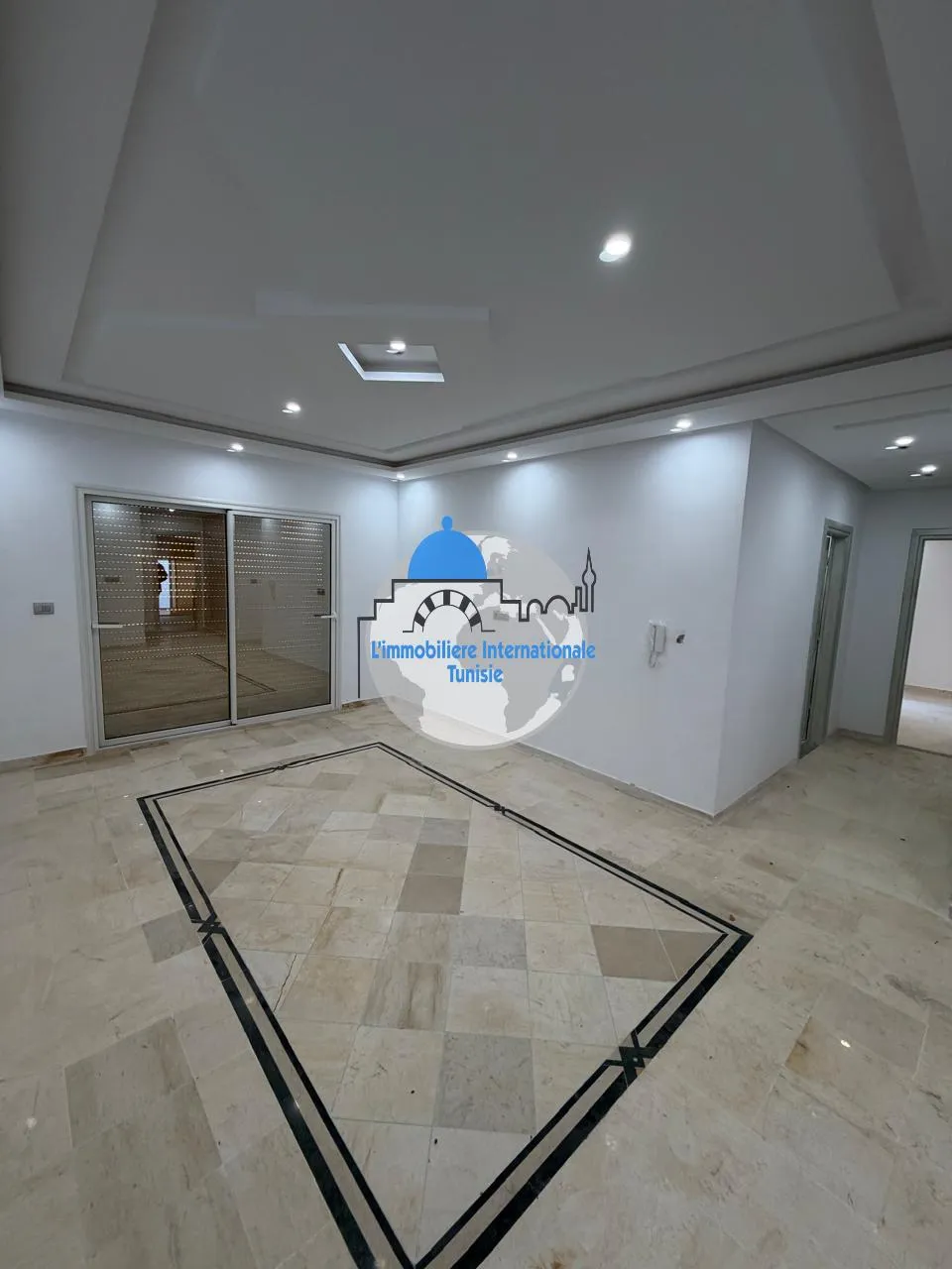 Appartement S+2 avec grande terrasse à louer à Sahloul 4