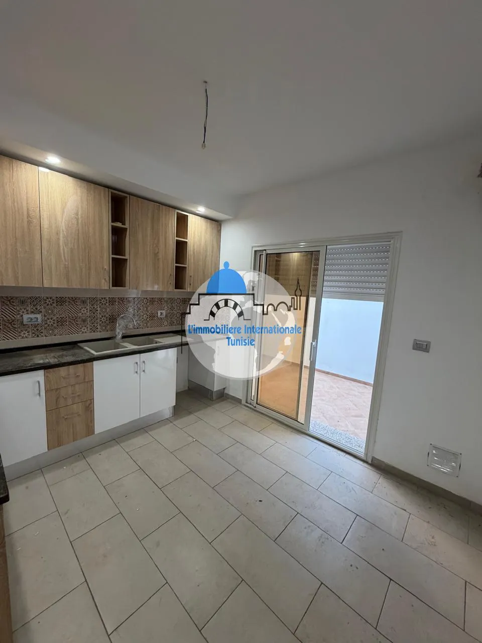 Appartement S+2 avec grande terrasse à louer à Sahloul 4