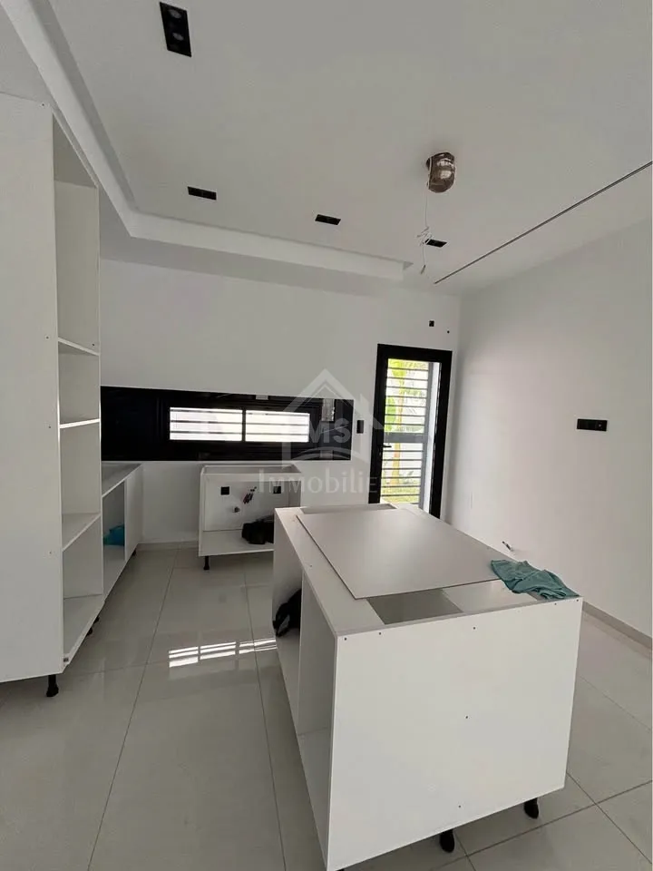 Villa avec piscine et jardin à Hammamet Sud à vendre 51355351