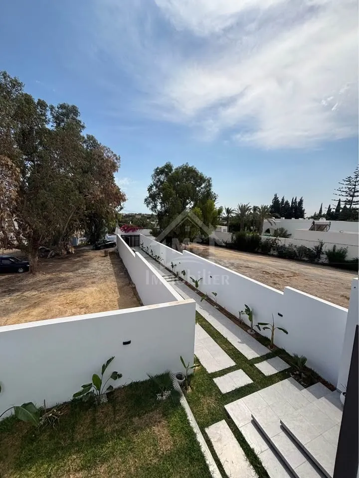 Villa avec piscine et jardin à Hammamet Sud à vendre 51355351