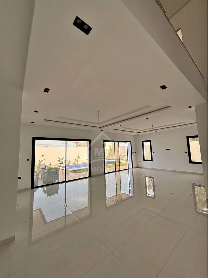 Villa avec piscine et jardin à Hammamet Sud à vendre 51355351