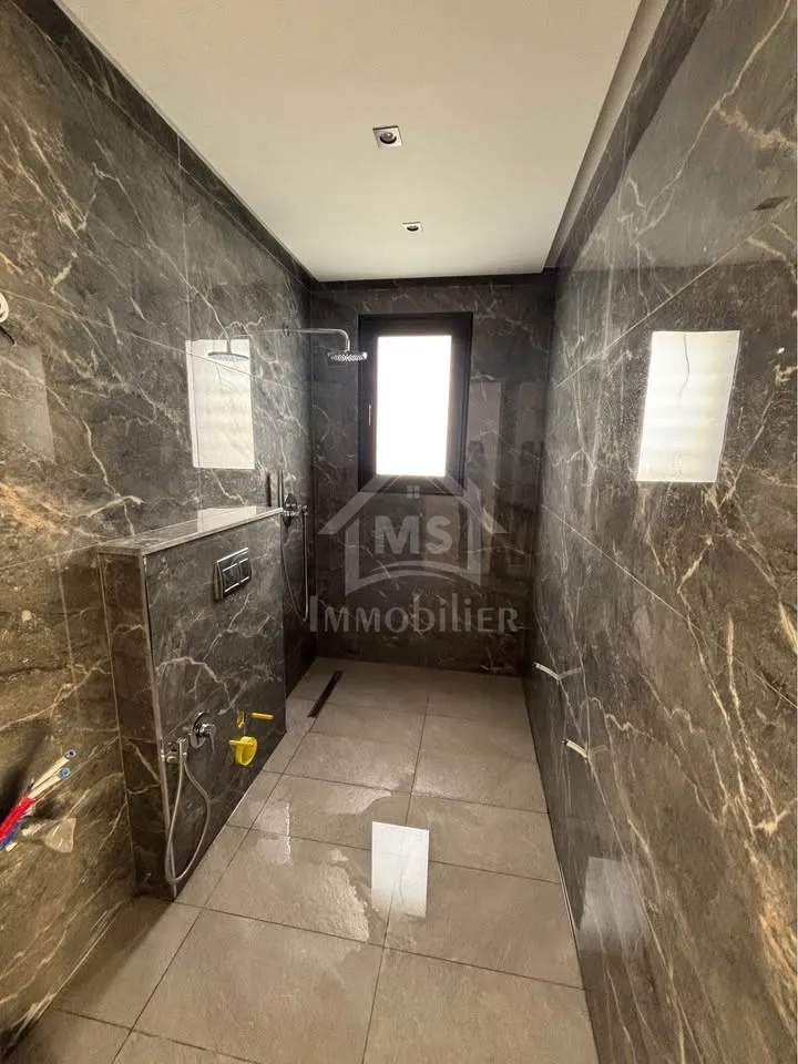 Villa avec piscine et jardin à Hammamet Sud à vendre 51355351