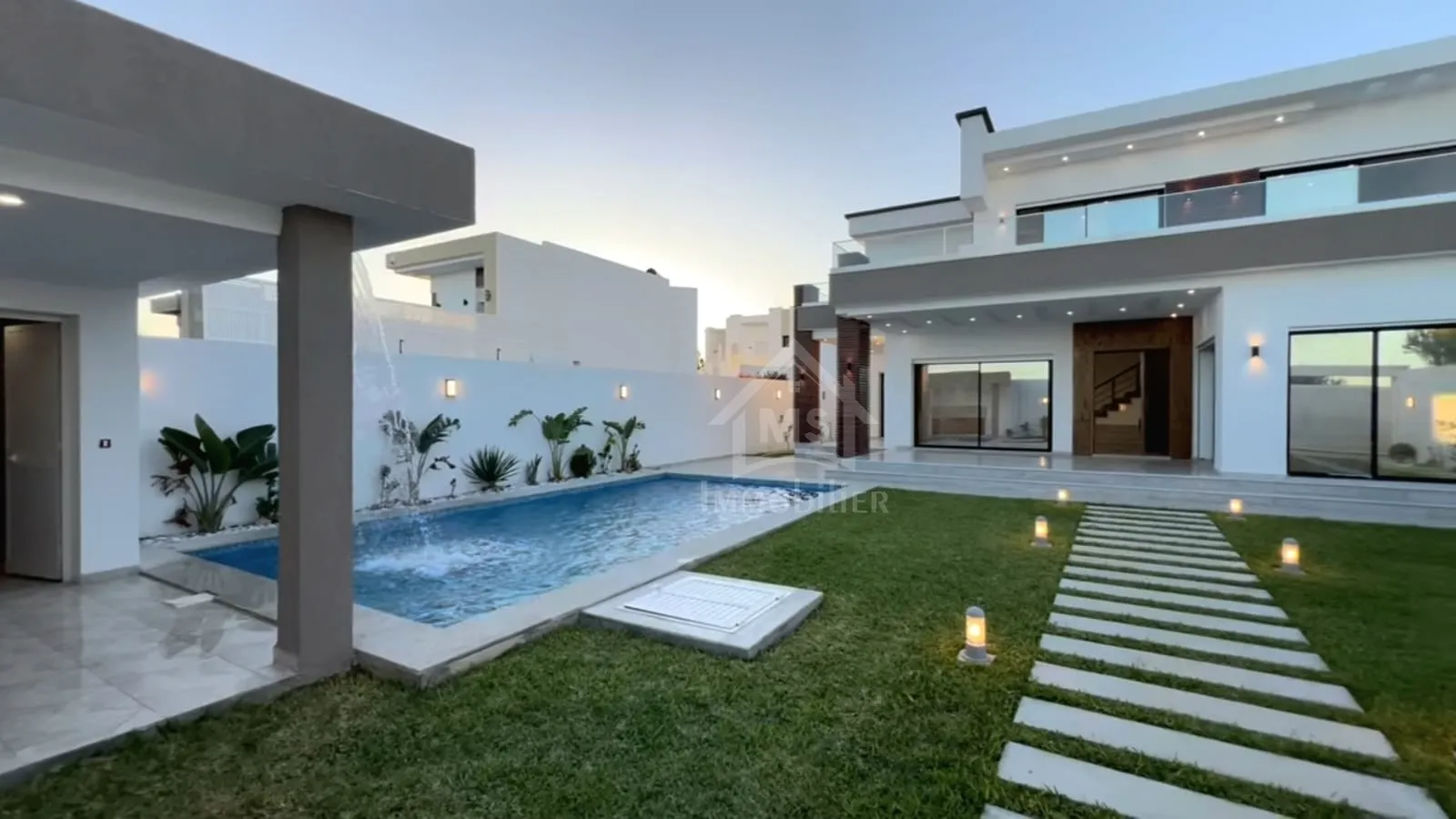Villa S+4 toute neuve avec piscine à vendre à Hammamet Sud 51355351