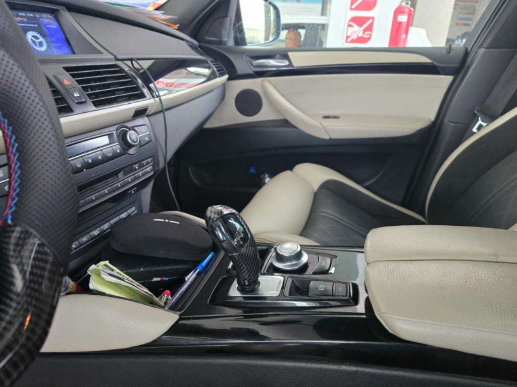 BMW X6 DIESEL 3L 15cv  2009 4 roues neuves prix intéressant Affichage tête haute
On accepte 