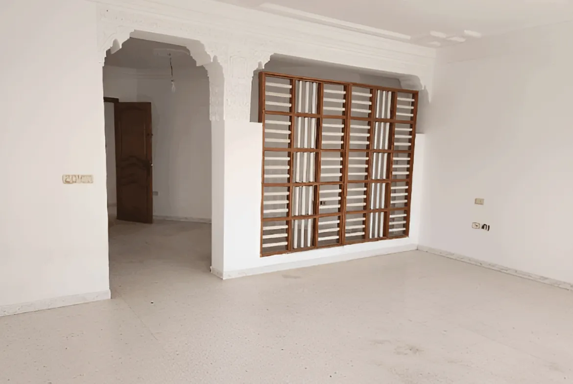 À VENDRE SUPERBE VILLA DE 760 m² À KHZEMA OUEST