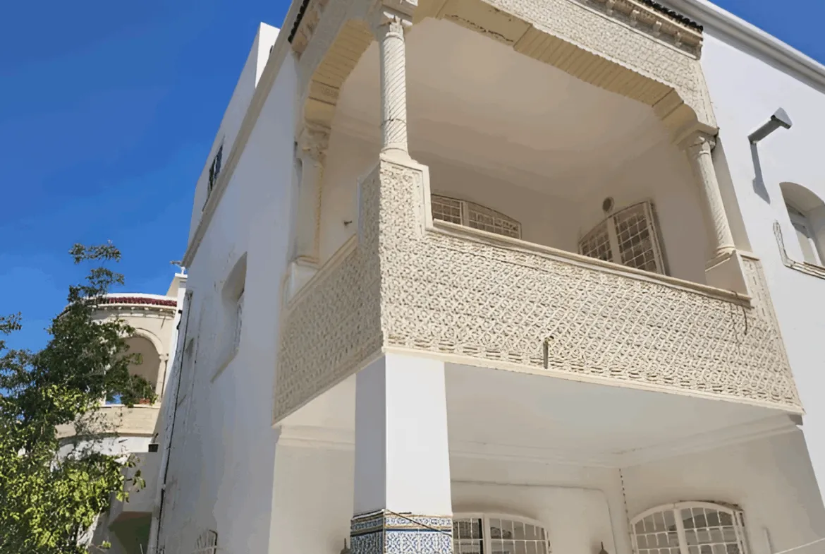 À VENDRE SUPERBE VILLA DE 760 m² À KHZEMA OUEST