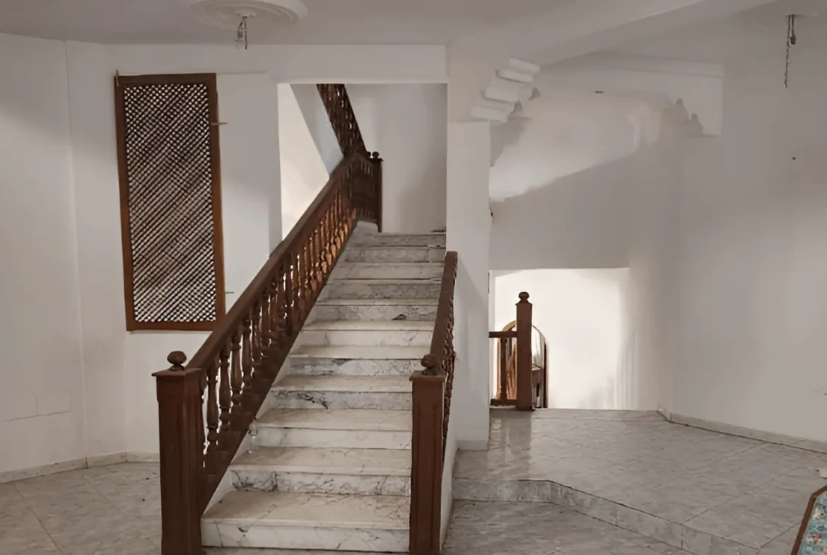 À VENDRE SUPERBE VILLA DE 760 m² À KHZEMA OUEST