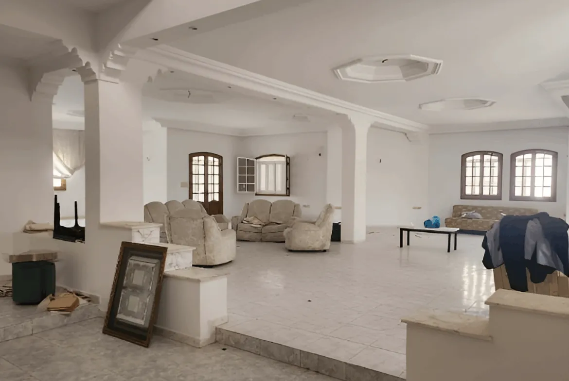 À VENDRE SUPERBE VILLA DE 760 m² À KHZEMA OUEST
