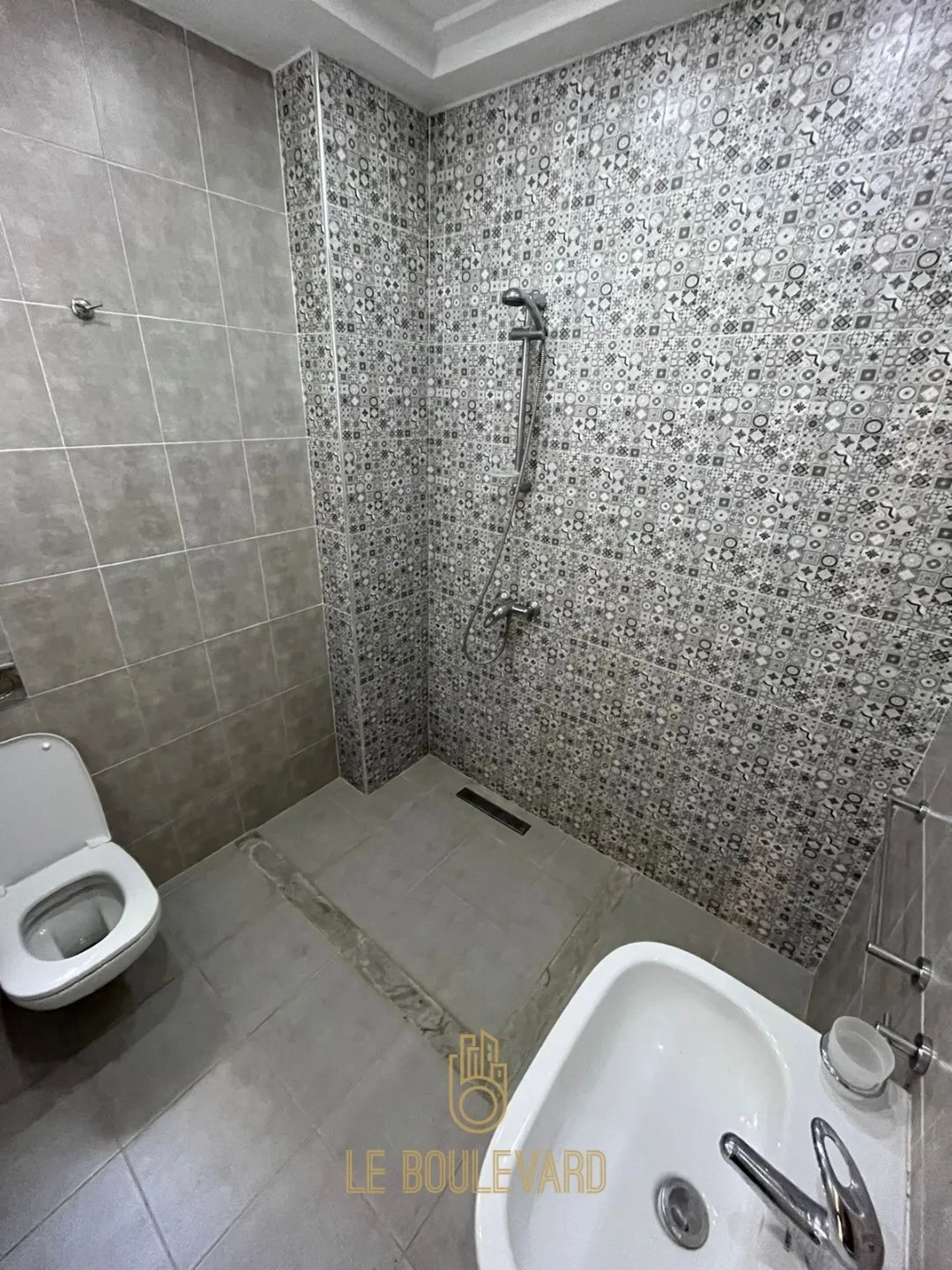 A Louer Rez-de-chaussée S+2 Haut Standing Vide à Sidi Mahersi, Nabeul