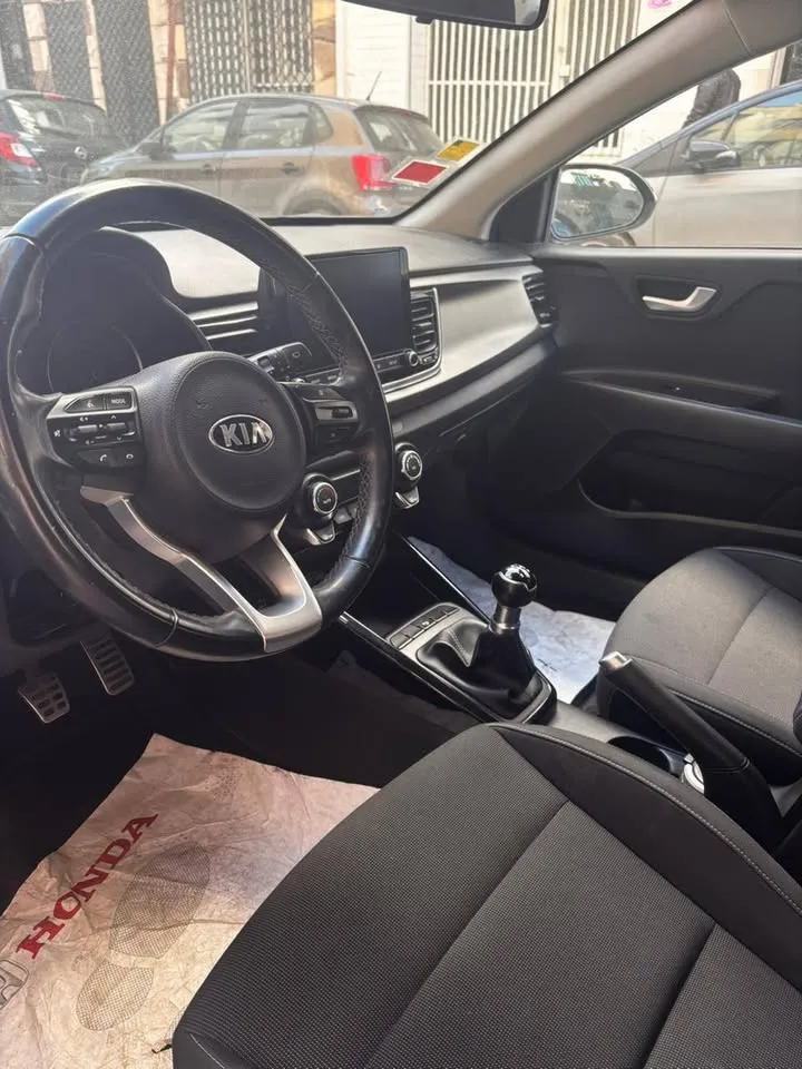 Kia Rio Prestige 1ere main neuve 60mille km