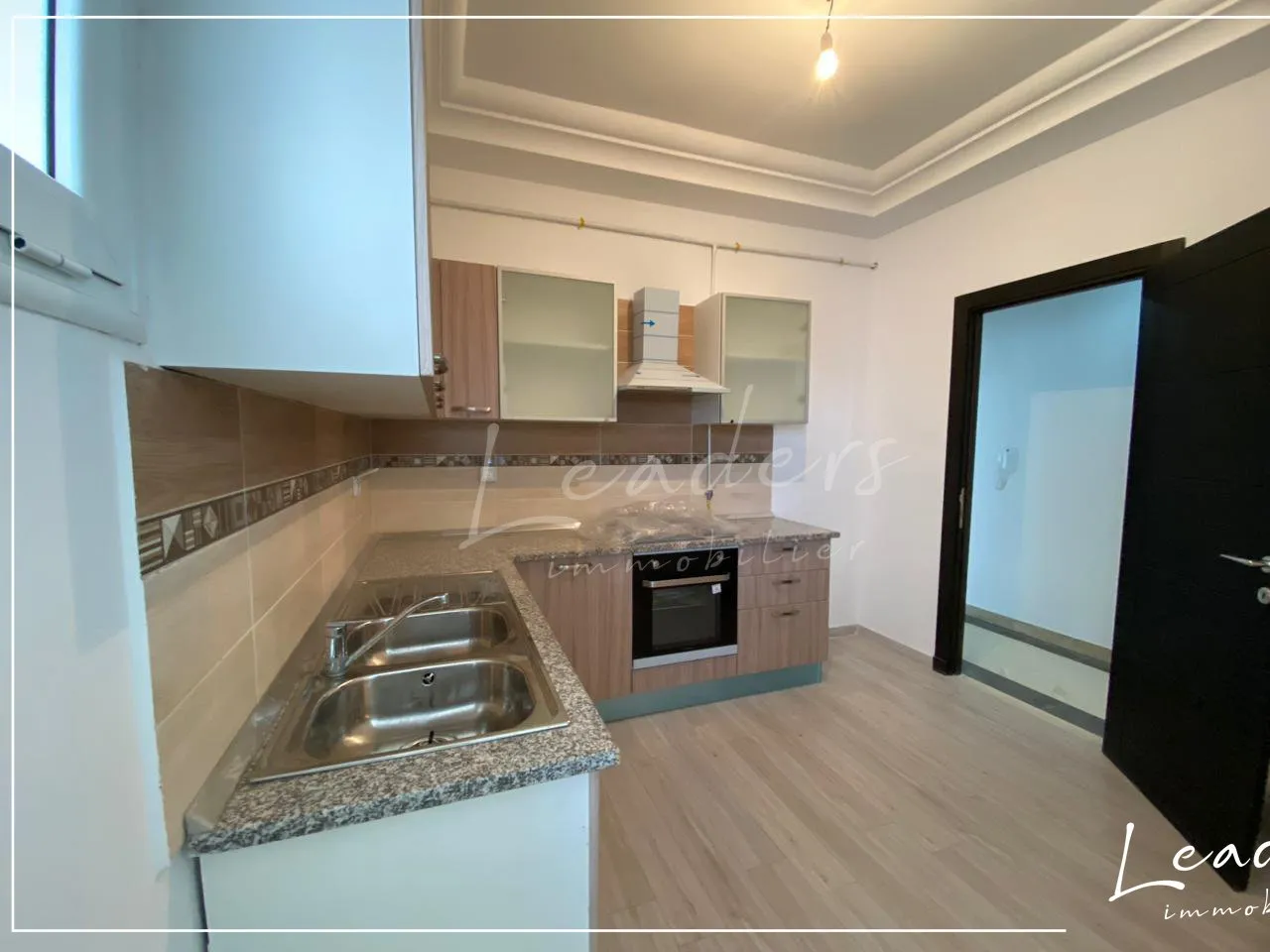 À VENDRE : APPARTEMENT S+2 À BORJ LOUZIR ! Superficie totale : 111 m² – Spacieux, lumineux et confortable