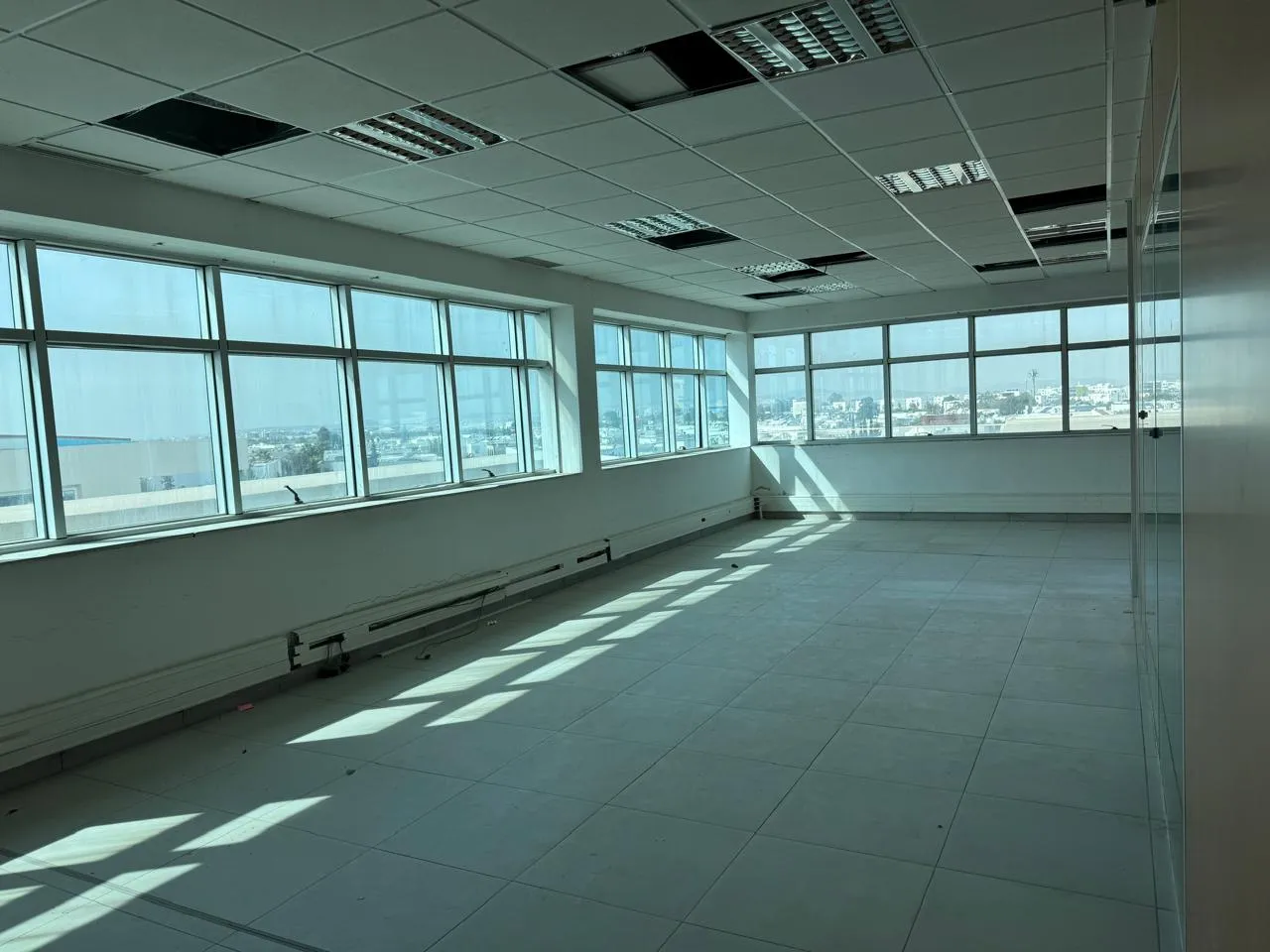 Coquette bureau 1000 m² au lac 2