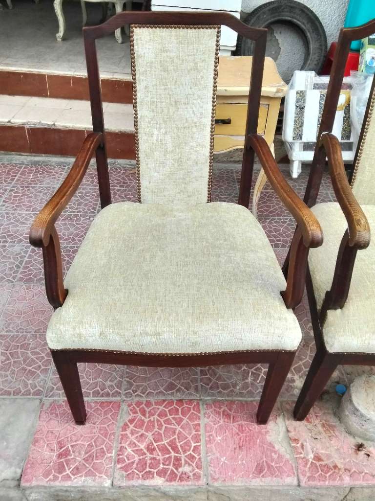 2 chaiese