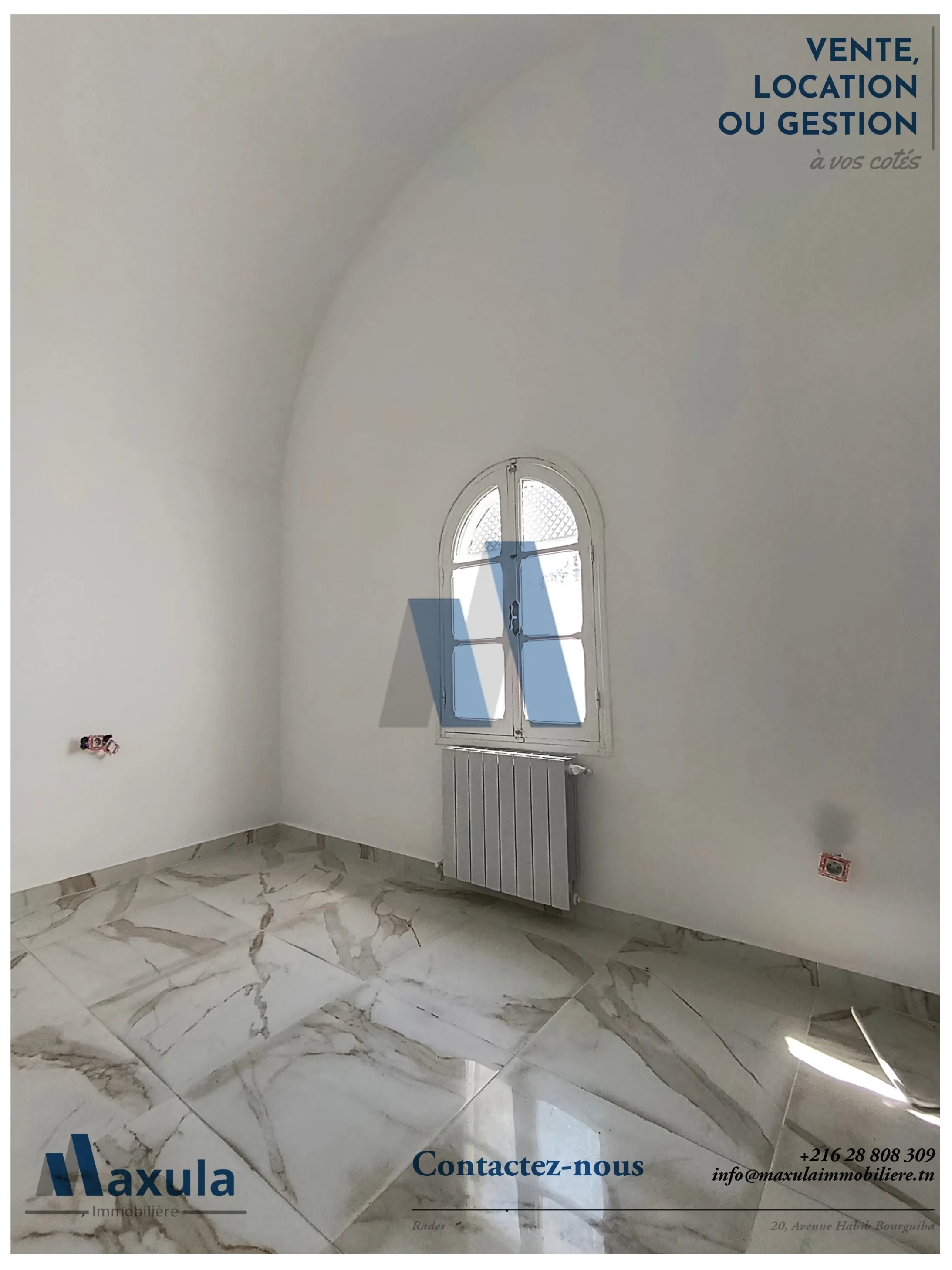 À LOUER VILLA S+4 À USAGE BUREAUTIQUE FACE À LA MER DE RADES PLAGE