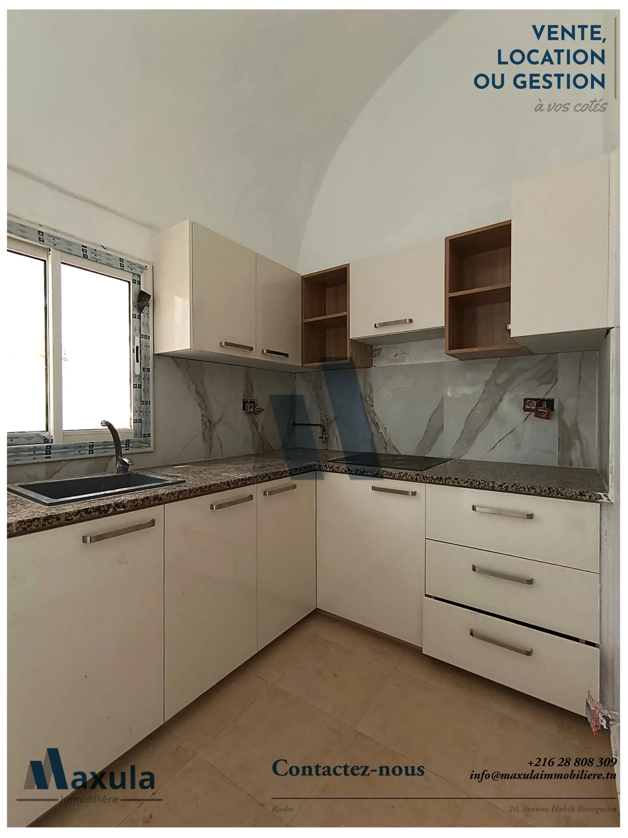 À LOUER VILLA S+4 À USAGE BUREAUTIQUE FACE À LA MER DE RADES PLAGE