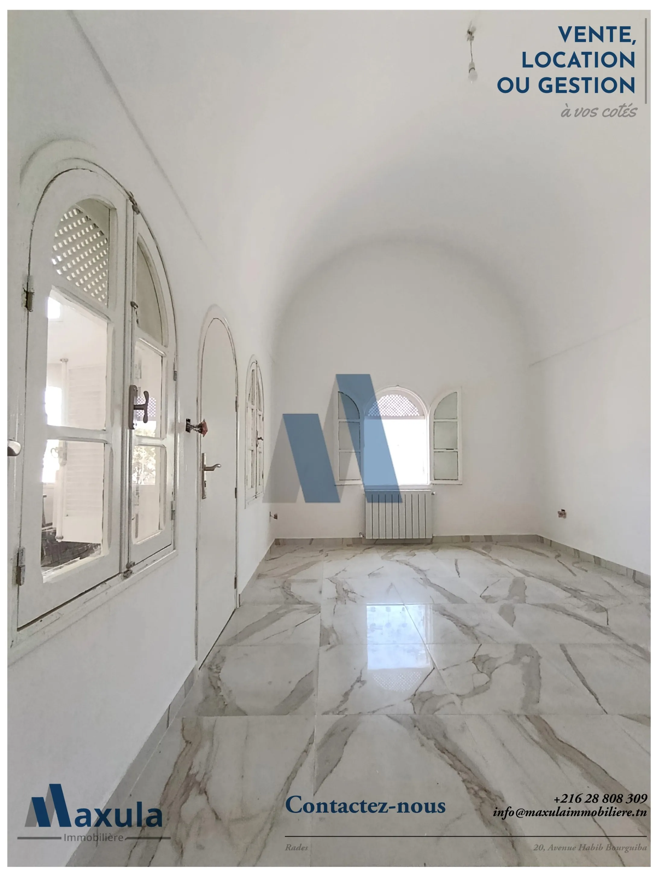 À LOUER VILLA S+4 À USAGE BUREAUTIQUE FACE À LA MER DE RADES PLAGE