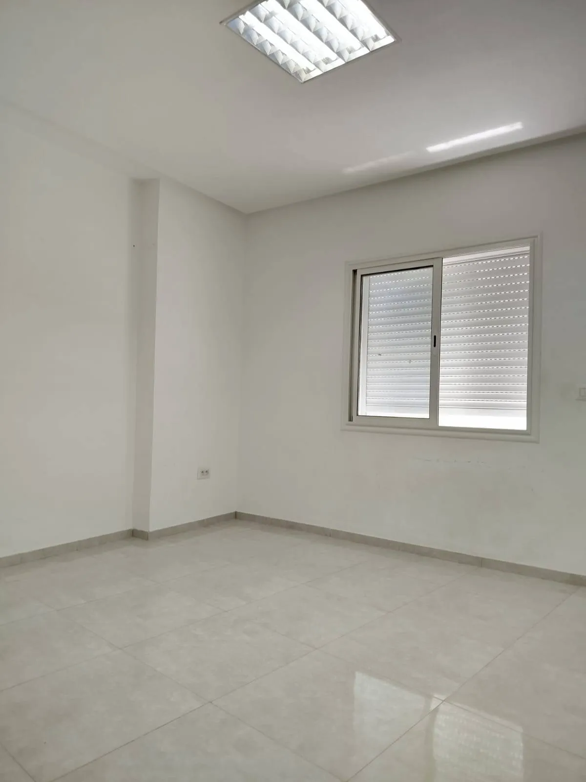 AL Bureau S3 Ariana 850dt