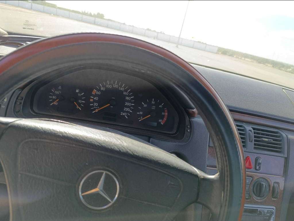 Marcedes classe e 220 cdi (4far)
